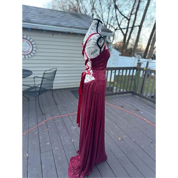 Beautiful burgundy sequin, backless lace-up gown, built in slip , hidden back zi - Picture 12 of 12